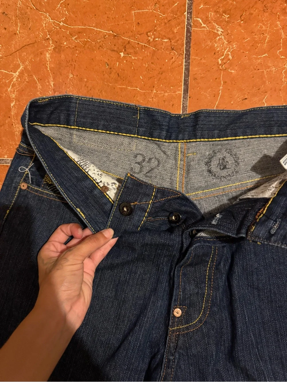 RMC Red Monkey Company Men’s Embroidered Tiger Jeans Dark Denim – Size 32
